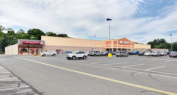 Outdoor lifestyle center streetscape